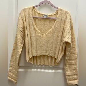 Fashion Nova tan/cream cropped long sleeve v neck sweater size L